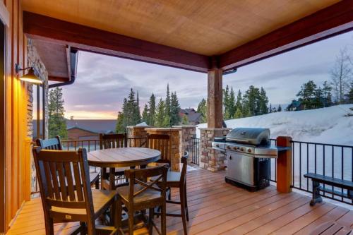 Warm and luxurious, spectacular views, all en-suites, hot tub, shuffle board, arcade machine!! in Sally Barber