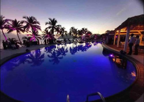 สระว่ายน้ำ, Studio 2/4 personnes avec vue mer & piscine - Résidence Marinotel (Studio 2/4 personnes avec vue mer & piscine - Residence Marinotel) in เลอ ยามัน