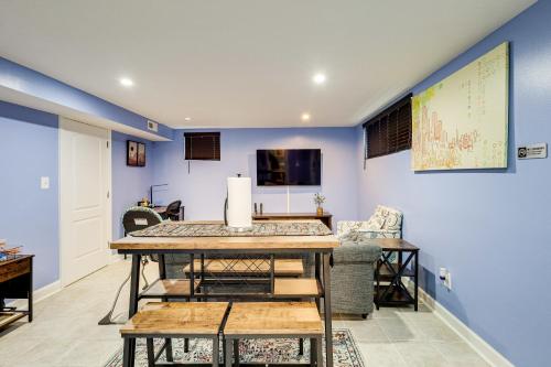 Lovely 2 Bedroom, 2 Bath Unit in West Alexandria. in Alexandria, USA