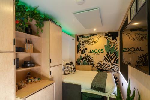 The Jungle - Unique Cabin in Millport 5