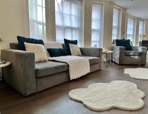1 Spacious Luxury Bedroom Flat on Oxford St, next to Selfridges, Mayfair, London