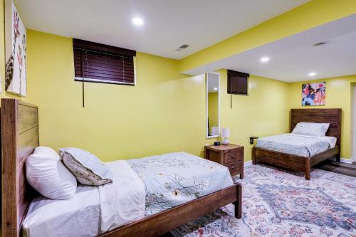 Lovely 2 Bedroom, 2 Bath Unit in West Alexandria.