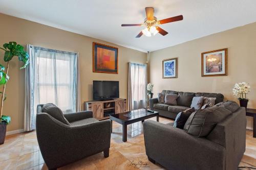 Holiday Rest in Poinciana