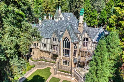 Castle In The Forest - Accommodation - Lake Arrowhead