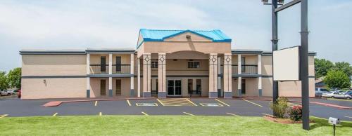 OSU King Bed Hotel Room 111 Booking in Stillwater (OK)