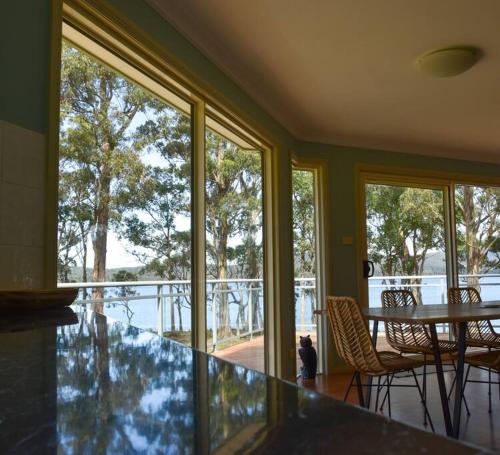 Tall Trees- Forest hideaway on Hastings Lagoon