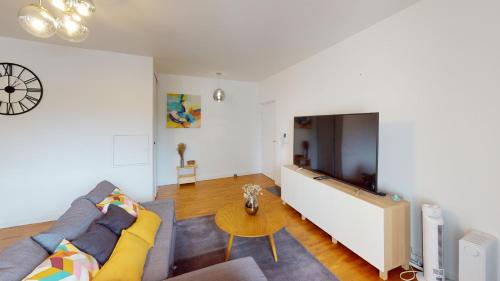 Live Like a Local Stylish 2BR with Balcony & Parking - Tap to explore photos