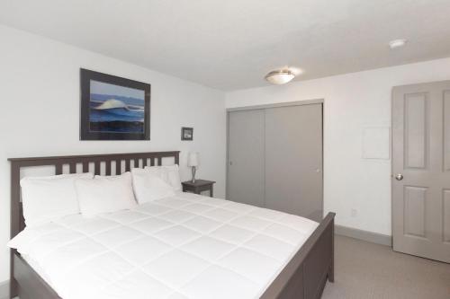 RIVERWALK SEASIDE- Walk to beach, One level home, pet friendly thumb 3