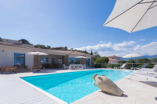 Grande villa à Porto-Vecchio avec piscine, jacuzzi, sauna & fitness - Vue mer - Location, gîte - Porto-Vecchio