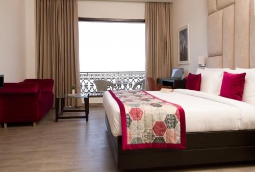 Deluxe Double Room image 5