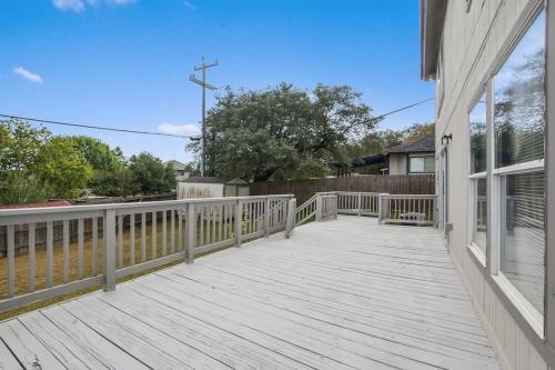 RF Live Oak San Antonio Private Backyard 3BR and 2BA in San Antonio, USA
