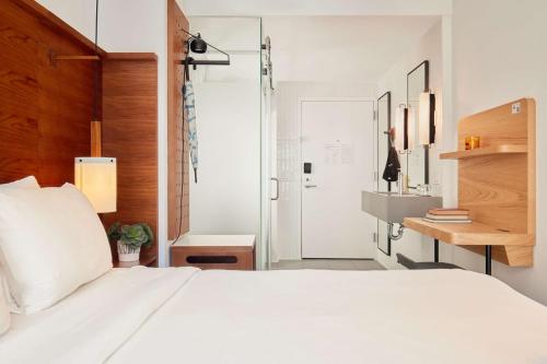 404667814 Arlo SoHo