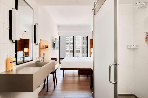 404667816 Arlo SoHo