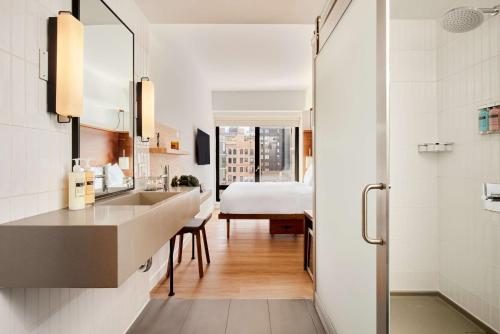 404667828 Arlo SoHo