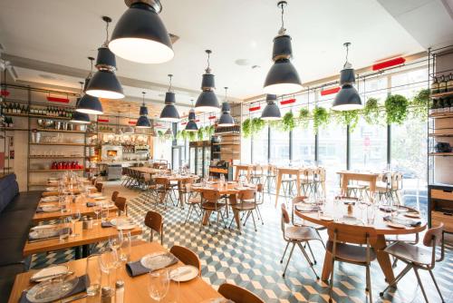 404667913 Arlo SoHo