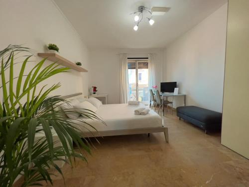 Double Room image 10