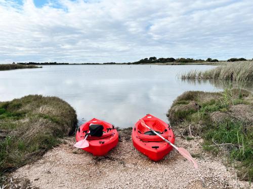 Coorong Island Retreat - Farm Stay at Pet Friendly Property