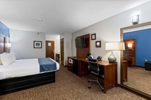 Comfort Inn & Suites St Louis-Hazelwood