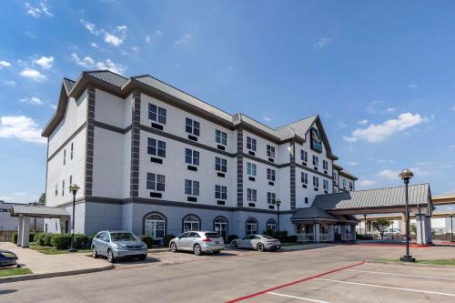 Quality Inn & Suites I-35 E/Walnut Hill