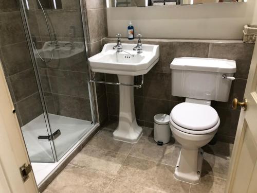 Lansdown Slope Townhouse - Elegant 4 Bedrooms near Assembly Rooms - image 9