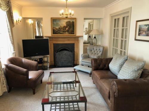 Lansdown Slope Townhouse - Elegant 4 Bedrooms near Assembly Rooms - image 3