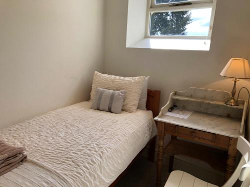 Lansdown Slope Townhouse - Elegant 4 Bedrooms near Assembly Rooms - image 13