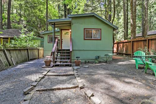 Quiet Cottage with Redwood Forest Views and Deck!