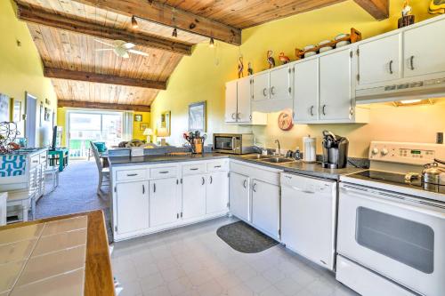 Coastal Atlantic Beach Duplex Less Than 1 Mi to Boardwalk! - image 10