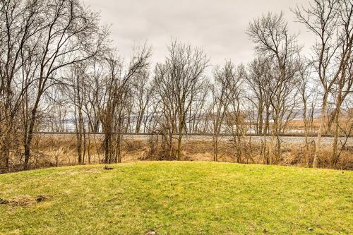 Riverfront Cabin - Treehouse Masters Stayed Here! - image 6