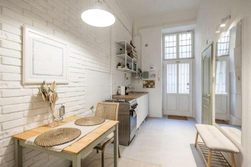 Atelier Apartment - image 10