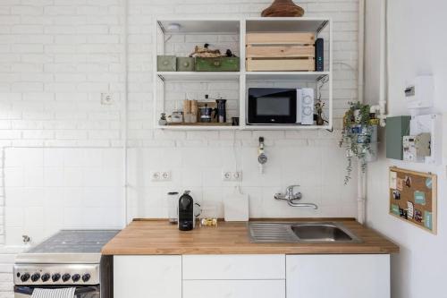 Atelier Apartment - image 5