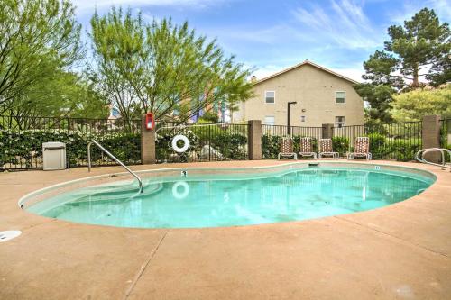 Pet-Friendly Las Vegas Condo 1 Mi to the Strip! Pet-Friendly Las Vegas Condo 1 Mi to the Strip!