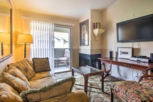 Pet-Friendly Las Vegas Condo 1 Mi to the Strip! Pet-Friendly Las Vegas Condo 1 Mi to the Strip!