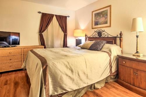 Pet-Friendly Las Vegas Condo 1 Mi to the Strip! Pet-Friendly Las Vegas Condo 1 Mi to the Strip!