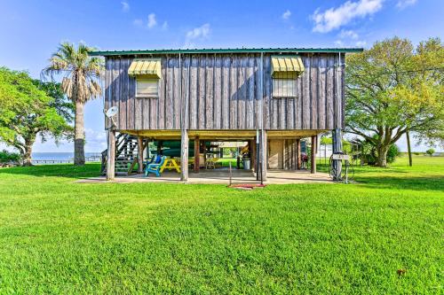 Las Brisas Home with Lighted Fishing Pier and Kayaks - image 3