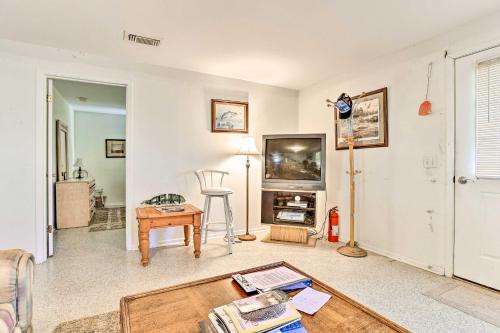 Las Brisas Home with Lighted Fishing Pier and Kayaks - image 12