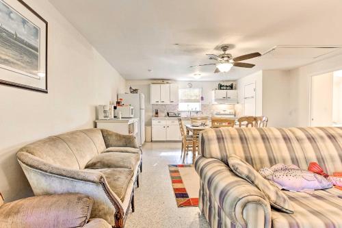 Las Brisas Home with Lighted Fishing Pier and Kayaks - image 9