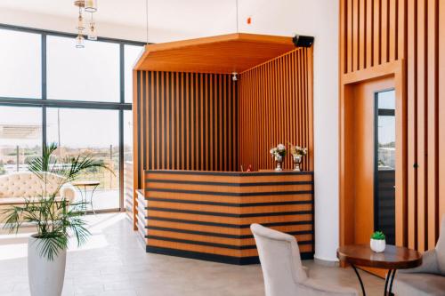 Lobby, Cezar's Airport Hotel in Nicosia