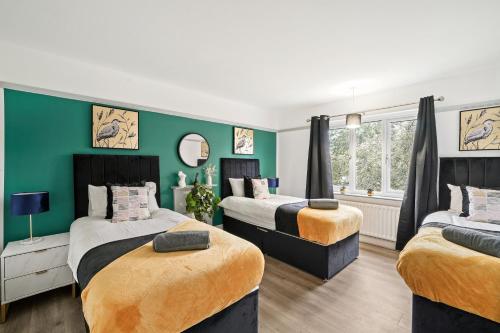 Stylish 4 Bed House in Nottingham - sleeps 15 in 新貝斯福德