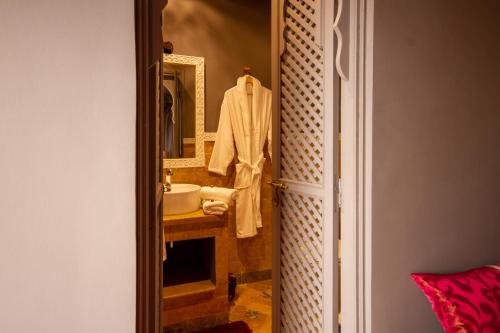 Deluxe Triple Room image 4