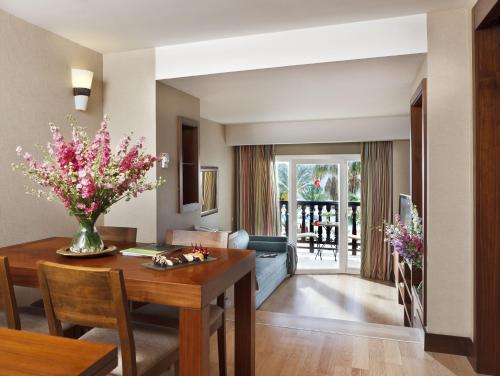 2 bedrooms, 4 beds