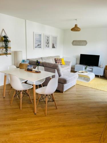 Salt Yard Apartment, Parking and Terrace, Whitstable