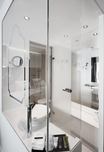 404724088 Tivoli Hotel