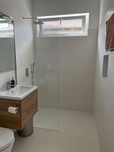 Buda Castle Toldy Apartment - image 10