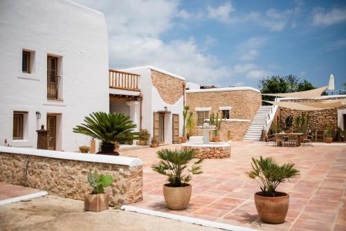 Elegant Restored Luxury 600 year old Farmhouse Las Chumberas 6 Bedrooms Stunning Views Santa Gertrudis