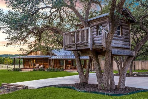 . Hill Country Hideaway on 14 Acres