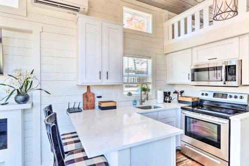 Tiny Home Retreat with Fire Pit about 3 Mi to Lake! in Morganton, USA