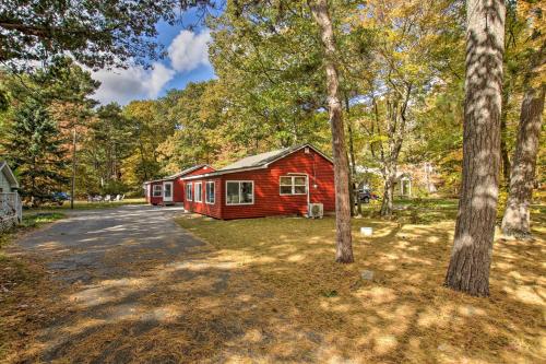 Idyllic Finns Retreat - Walk to Lake Huron