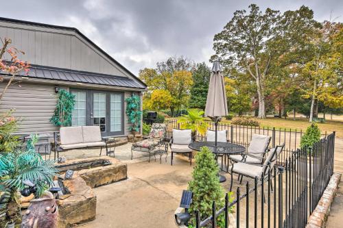 Efficiency Apt Shared Conference Room, Patio in Travelers Rest (SC)