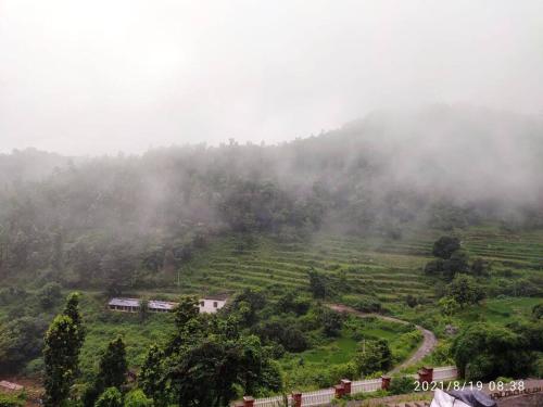 Private Cottage in Dehradun Hills with kitchen, perfect for treks and picnics in forest